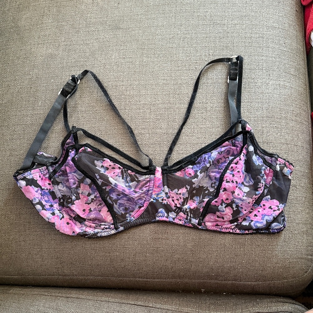 Floral Lace Underwire Bra - Black and Purple